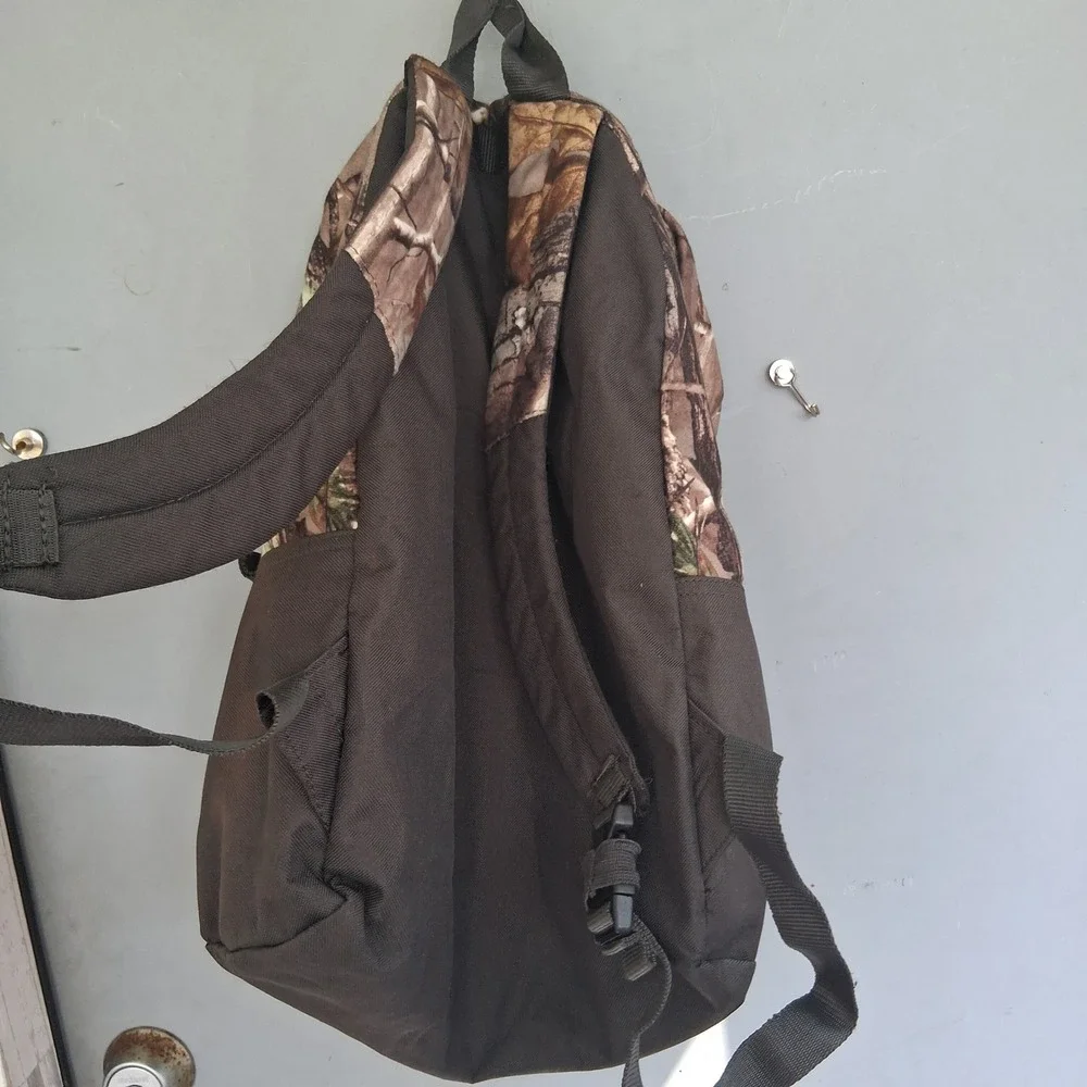 Buck Commander Realtree Camo Sling Backpack Tactical Hunting Bag EUC